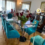 Charmantes Gaestezimmer In Zentraler Kuenstlerwohnung Ueber Den Daechern Duesseldorfs