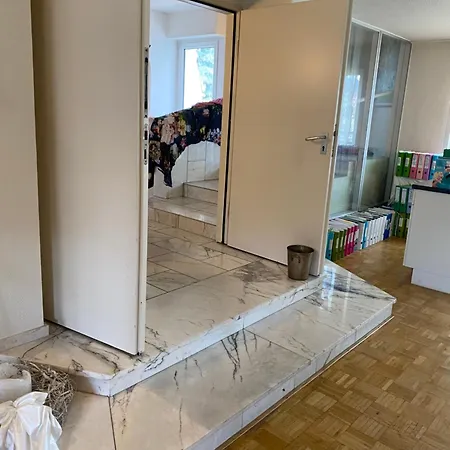 Charmantes Gastezimmer In Zentraler Kunstlerwohnung Uber Den Dachern Dusseldorfs Privatunterkunft Düsseldorf